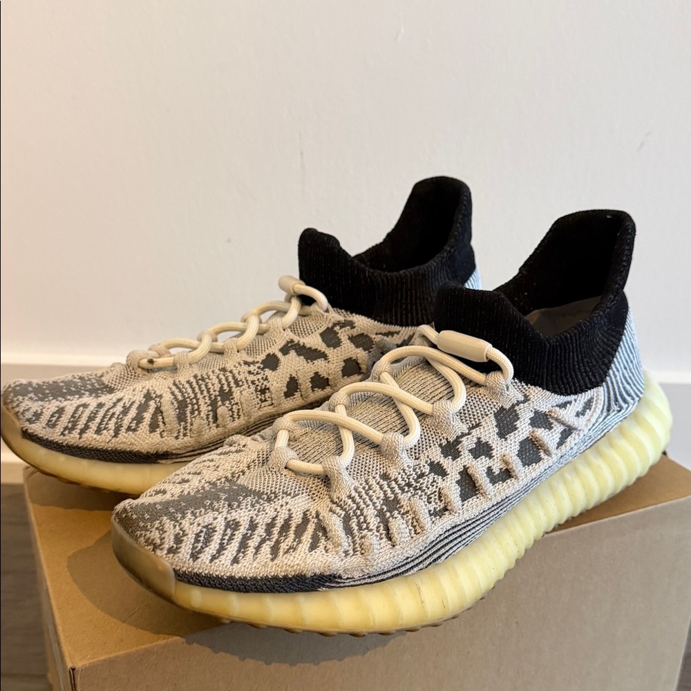 Yeezy 350v2 CMPCT